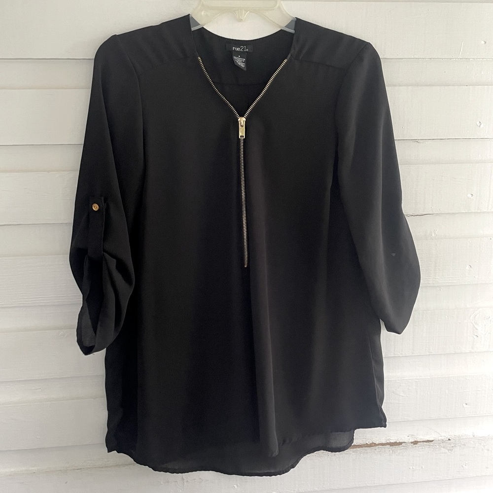 Rue 21 Black Gold Zipper Roll Tab Sleeve Blouse Top Size S